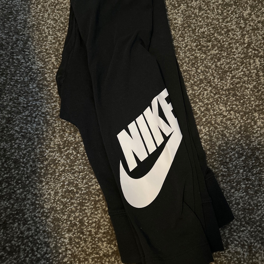 Black Nike leggings